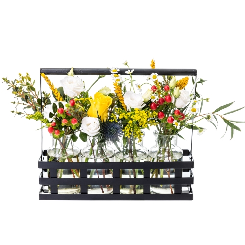 Γυάλινα βαζάκια με λουλούδια εποχής σε κίτρινες αποχρώσεις