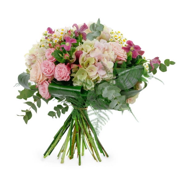 Bouquet of hydrangea, roses and chamomile