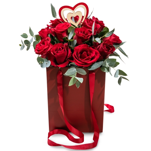 Μπουκέτο με 12 κόκκινα τριαντάφυλλα σε εναλλακτική συσκευασία