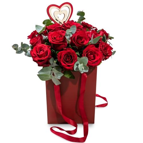 Μπουκέτο με 16 κόκκινα τριαντάφυλλα σε εναλλακτική συσκευασία