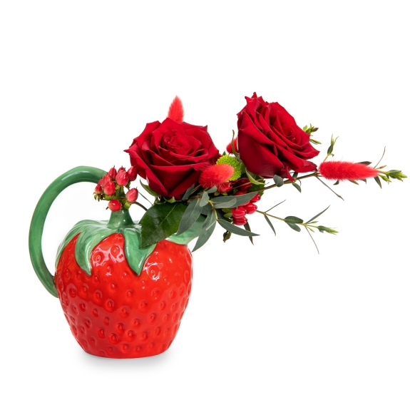 Φράουλα τσαγιερό με κόκκινα τριαντάφυλλα