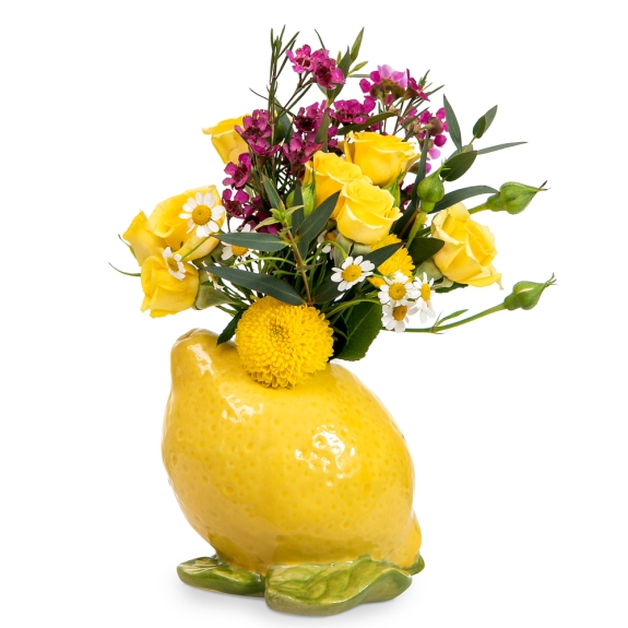 Lemon vase with yellow roses
