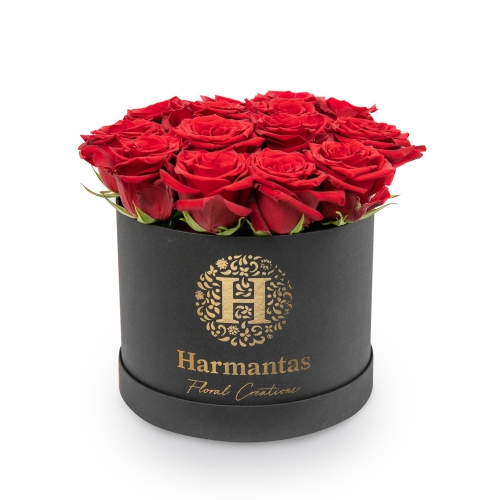 Red roses in a circlular box