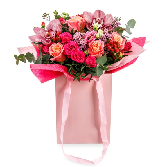 Bouquet in fuchia-orange shades in a pink bag