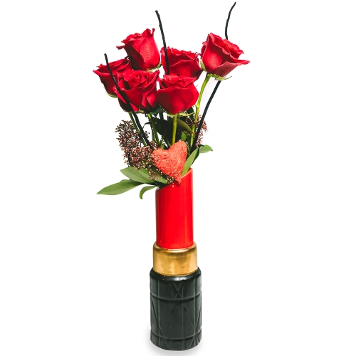 Crayon vase with red roses