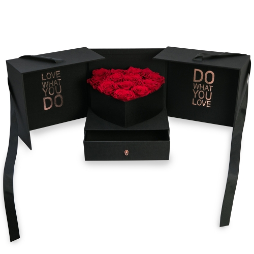 Surprise box with a heart with forever roses